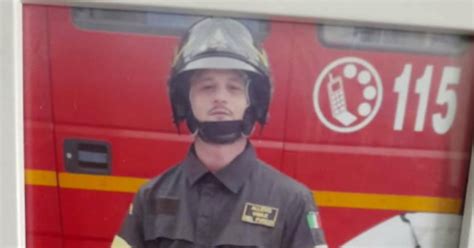 Vigile del fuoco morto a Rimini, il saluto dei colleghi.